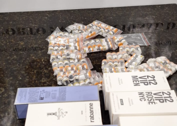 Passageiro é preso com mais de 120 ampolas de medicamentos ilegais em aeroporto