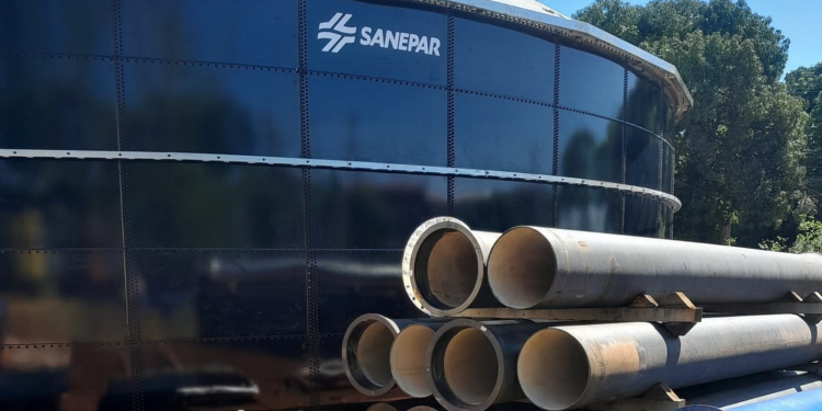 Sanepar realiza penúltima etapa da interligação do novo reservatório de água da Vila A