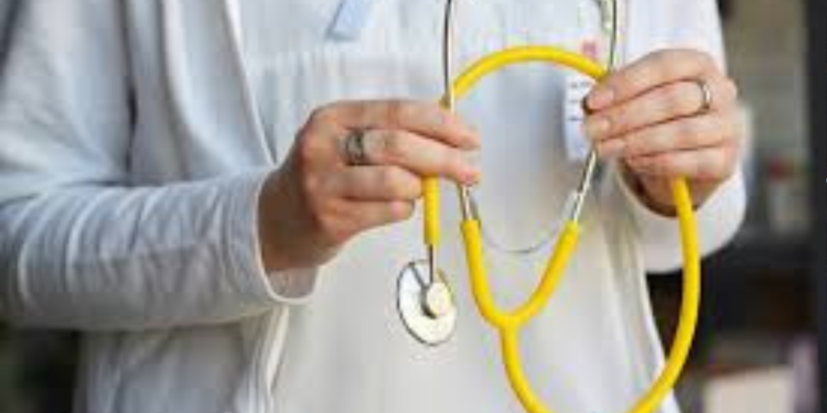 Cursos de Medicina do Paraná são avaliados em novo exame do MEC; três têm desempenho insuficiente