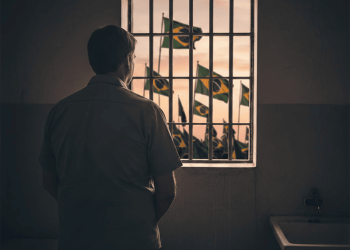 No Bico do Corvo: o Sol quadrado e as sombras do Alvorada