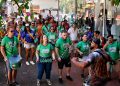 Cortejo de blocos anima Avenida Brasil e abre o clima do Pré-Carnaval FozFolia 2026