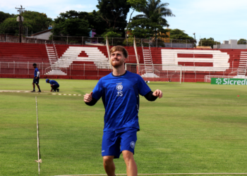 Foz recebe Azuriz no ABC em busca de embalar no Paranaense após vitória na estreia