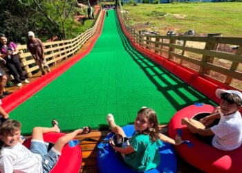 Escorregador gigante anima as férias no Dreams Park Show em Foz do Iguaçu