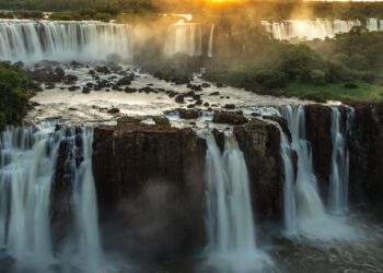 Com destaque para Foz do Iguaçu, Paraná bate recorde de turistas internacionais em 2025