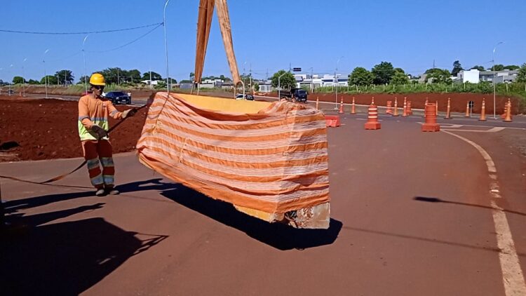 Bloqueio na Perimetral Leste muda trânsito e deixa bairros ilhados em Foz do Iguaçu
