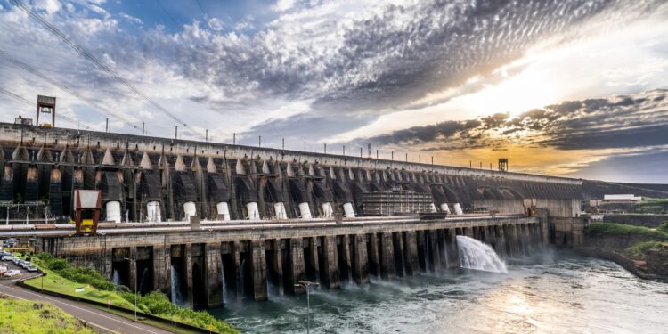 Itaipu anuncia aporte de R$ 1,5 bilhão para segurar tarifa de energia em 2026