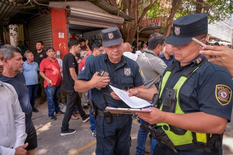 Comércio é interditado no centro de Ciudad del Este após decisão judicial