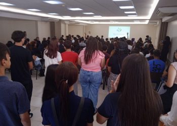 Recanto Cataratas reúne dezenas de jovens em seleção para menores aprendizes em Foz do Iguaçu