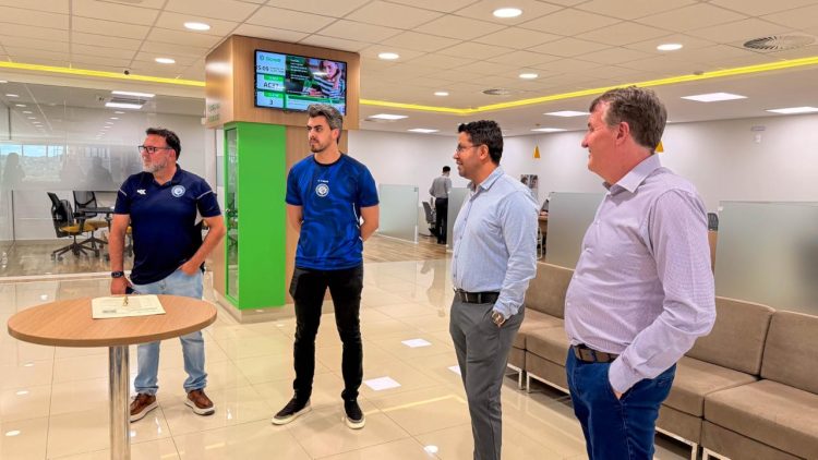 Sicredi Vanguarda amplia apoio ao esporte e firma patrocínio ao Foz do Iguaçu FC