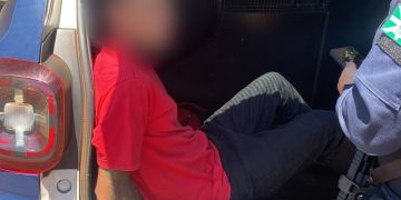 Blusa de frio chama atenção e Guarda Municipal prende homem por tráfico de drogas