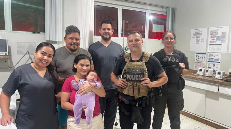 Equipe do DENARC de Foz do Iguaçu salva bebê engasgado