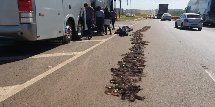 Fiscalização da PRF na BR-277 resulta em apreensão de cabelos estrangeiros e medicamento