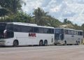 PF e Receita Federal apreendem dois ônibus com mercadorias