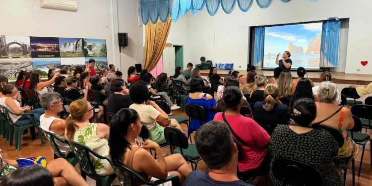 Professores municipais mantêm estado de greve e anunciam protesto para terça (03)