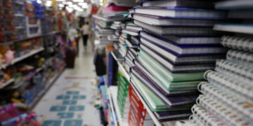 Procon de Foz orienta pais sobre compra de material escolar e alerta para práticas abusivas em 2026