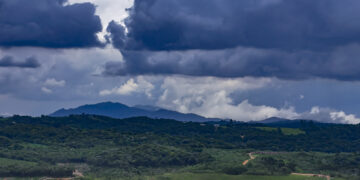Calor volta ao Paraná e fim de semana terá chuvas e risco de temporais