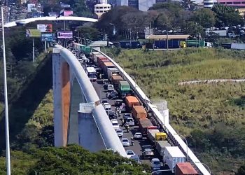 Receita Federal suspende nova regra sobre ônibus de turismo nas Pontes da Amizade e Integração