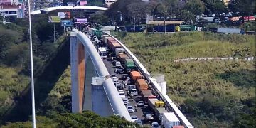 Receita Federal suspende nova regra sobre ônibus de turismo nas Pontes da Amizade e Integração