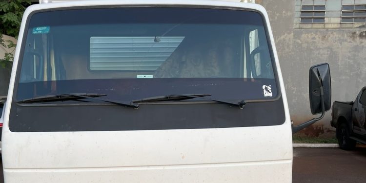 Caminhão de transportadora furtado é recuperado na Vila Portes