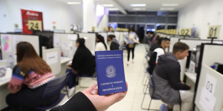 Mutirão de Empregos acontece dia 11 de fevereiro no bairro Três Lagoas, em Foz do Iguaçu