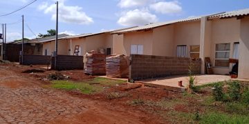 Famílias ocupam casas inacabadas do Condomínio Primavera no Três Lagoas