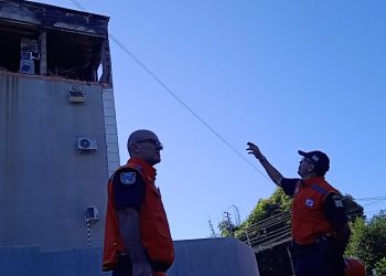 Moradores do prédio onde houve a explosão seguem fora de seus imóveis