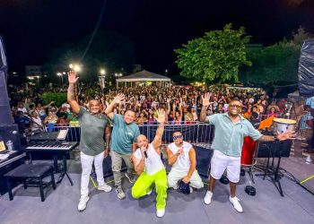 FozFolia 2026 segue nesta segunda com blocos tradicionais e show do ImaginaSamba