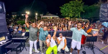 FozFolia 2026 segue nesta segunda com blocos tradicionais e show do ImaginaSamba