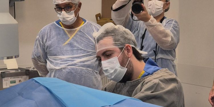 Cirurgia inédita com técnica revolucionária é realizada com sucesso em Foz