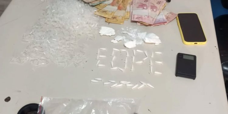 EOPE prende jovem por tráfico e apreende cocaína no Campos do Iguaçu