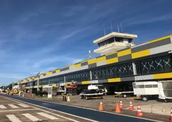 Buraco volta a fechar pista do Aeroporto de Foz pela segunda vez na semana