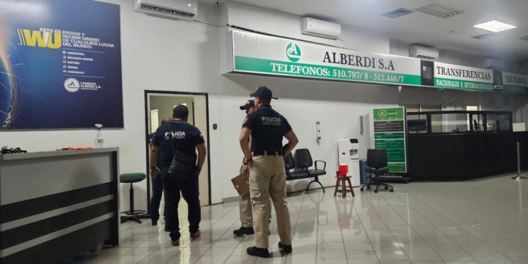 Grupo armado rende tesoureiro e assalta casa de câmbio no centro de Ciudad del Este