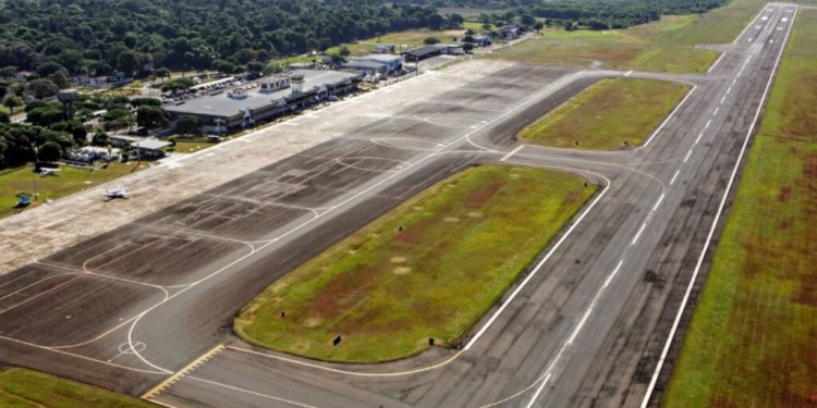 Rajadas de 96 km/h atingem área do Aeroporto de Foz do Iguaçu durante tempestade