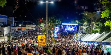 Foz Folia bate recordes, arrasta multidões e entra para a história do Carnaval de Foz do Iguaçu