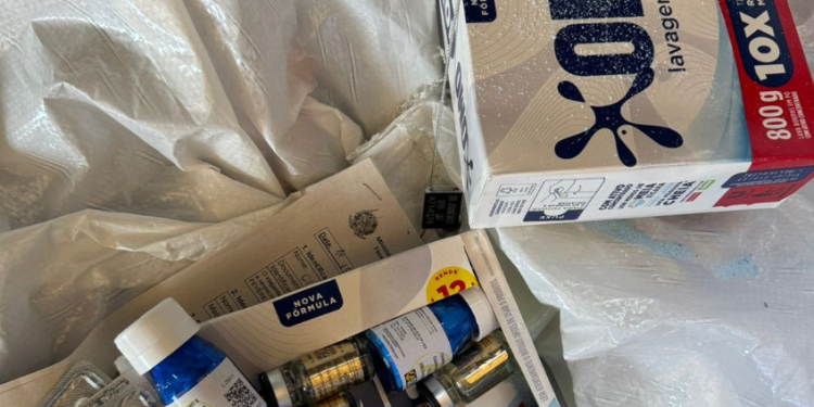 Emagrecedores e anabolizantes são apreendidos escondidos em caixas de sabão em pó