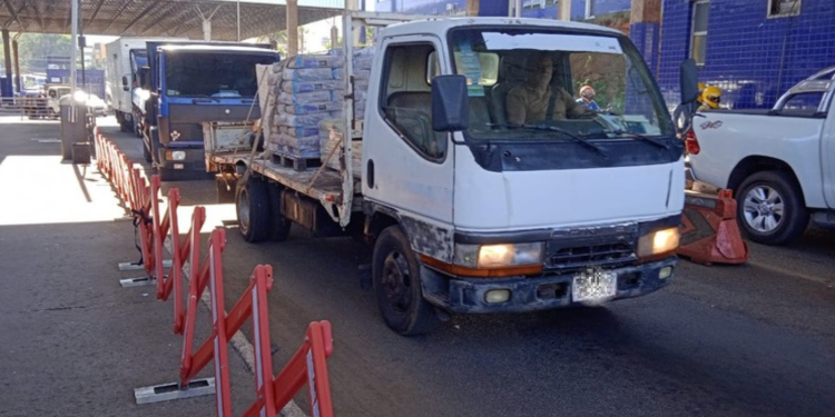 Novas regras para trânsito de caminhões de pequeno porte na fronteira são adiadas