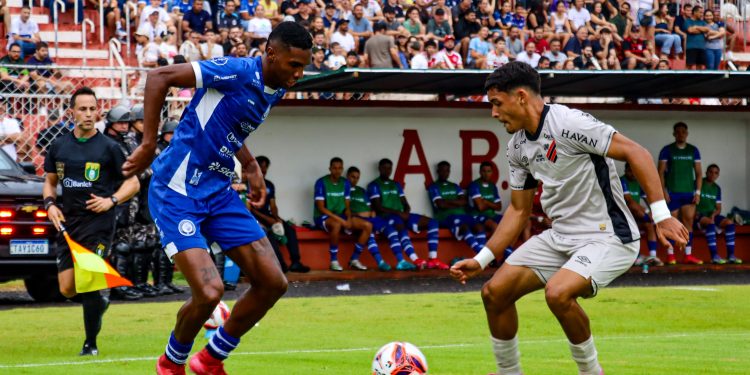Foz perde pro Athletico e encerra participação no Paranaense nas quartas de final