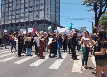 Foz adia mudanças no currículo e mantém aulas tradicionais no Ensino Fundamental