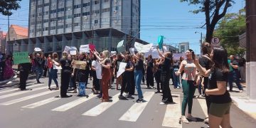 Foz adia mudanças no currículo e mantém aulas tradicionais no Ensino Fundamental