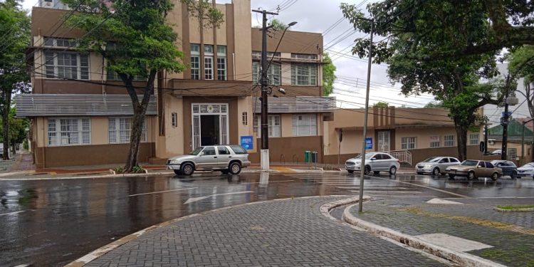 Sindicato dos professores cancela manifestação devido à forte chuva