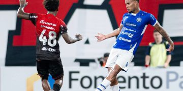 Foz é superado pelo Athletico no jogo de ida das quartas de final