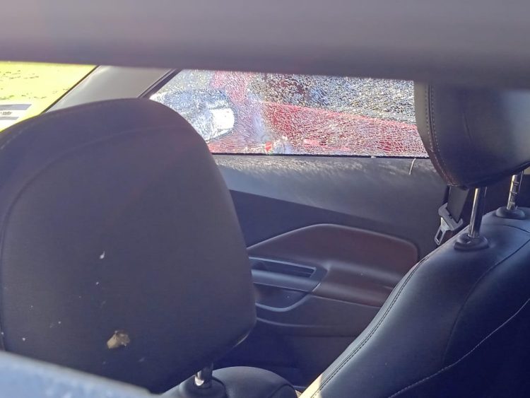 Por poucos centímetros: taxista escapa da morte durante assalto em Foz do Iguaçu