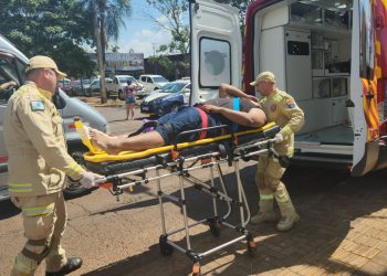 Motociclista fica ferido em acidente entre carro e moto na Avenida República Argentina