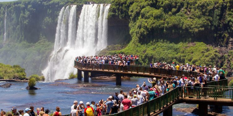 Estratégia no mercado chinês impulsiona crescimento do turismo em Foz do Iguaçu