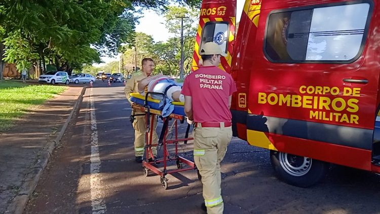 Acidente entre carro e moto deixa mulher ferida no encontro das avenidas Gramado e Garibaldi