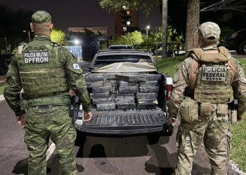 Polícia apreende quase 550 kg de maconha após perseguição no centro