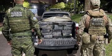 Polícia preendem quase 550 kg de maconha após perseguição no centro