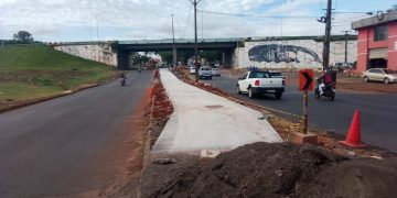 Ciclovia no encontro da JK com Tancredo Neves está quase pronta