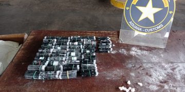 Receita descobre cigarros eletrônicos com droga camuflados em suplementos