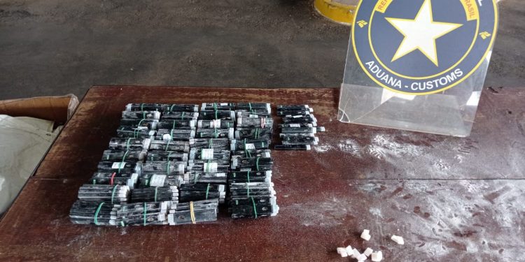 Receita descobre cigarros eletrônicos com droga camuflados em suplementos